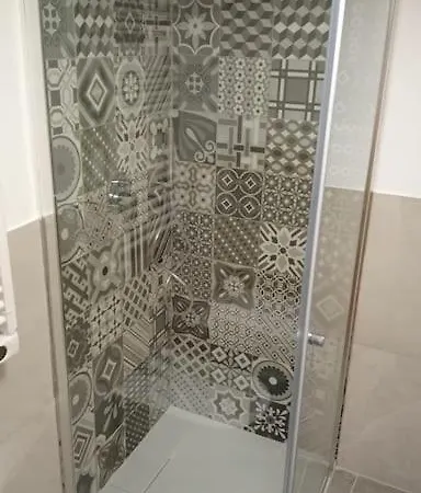 Lo Reinard Apartment Nus